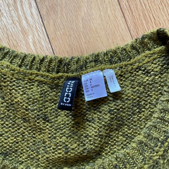 Cozy knitted sweater 💚perfect for layering ^_^ - Picture 4 of 4